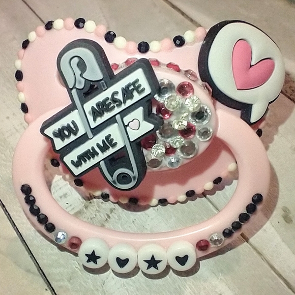 Adult Pacifier - Picture 1 of 1